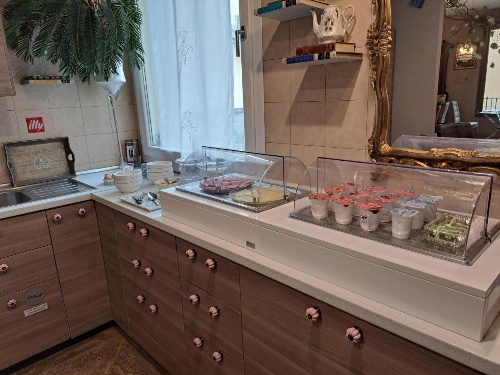 051 Room & Breakfast image 1