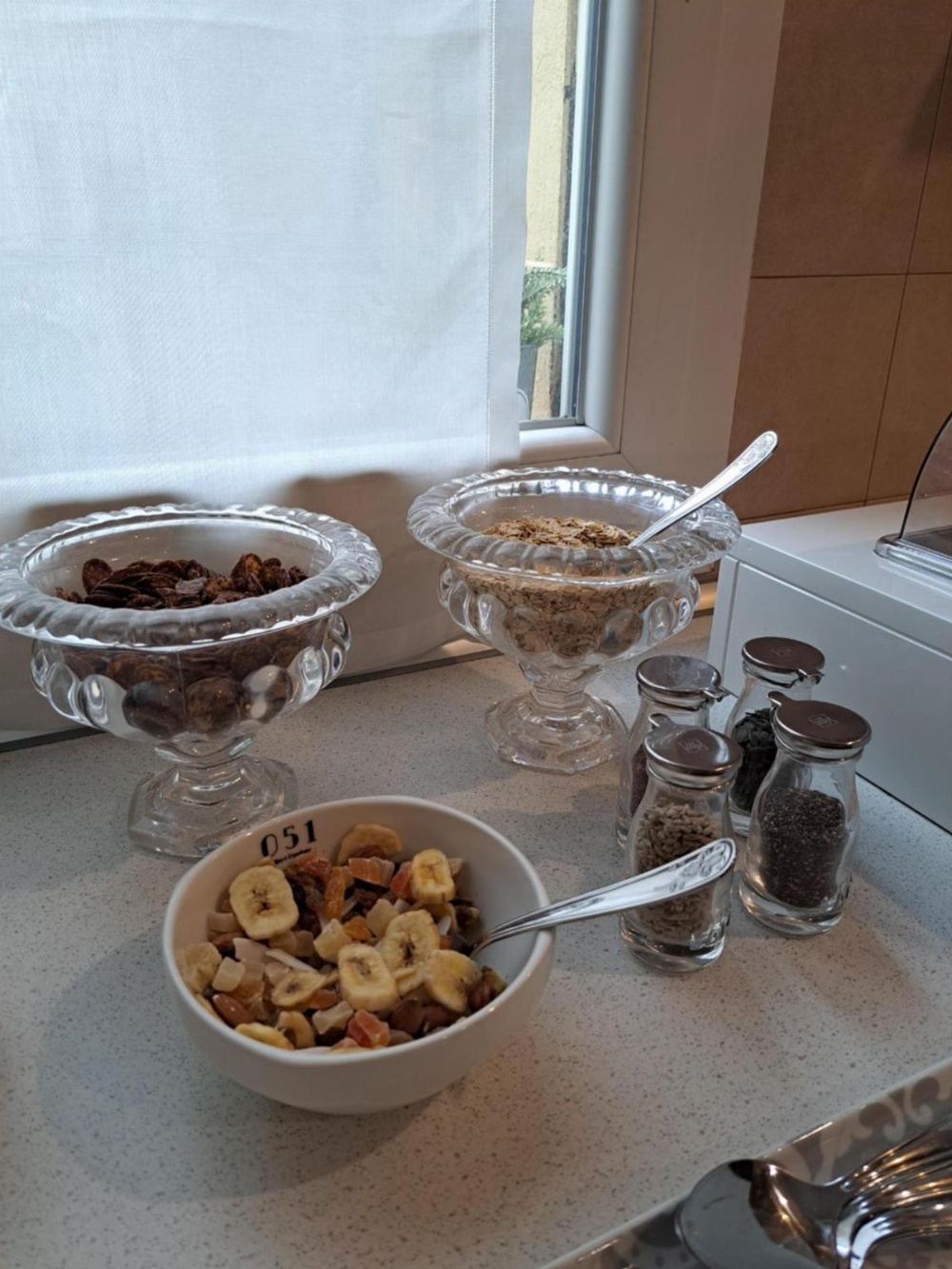 051 Room & Breakfast Main image