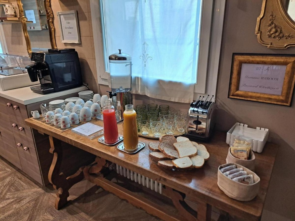 051 Room & Breakfast Image 40