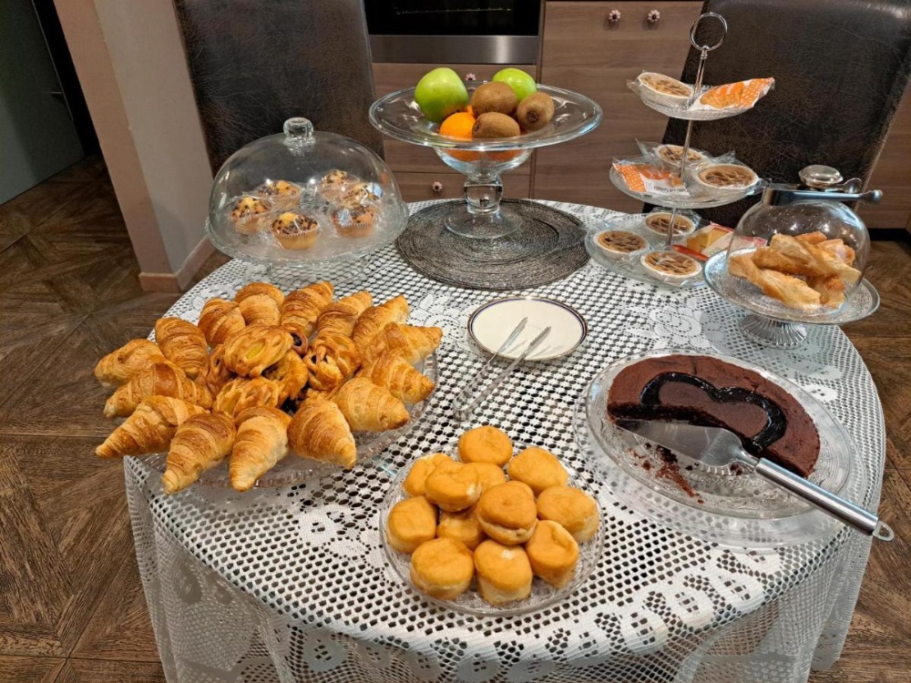 051 Room & Breakfast Image 45