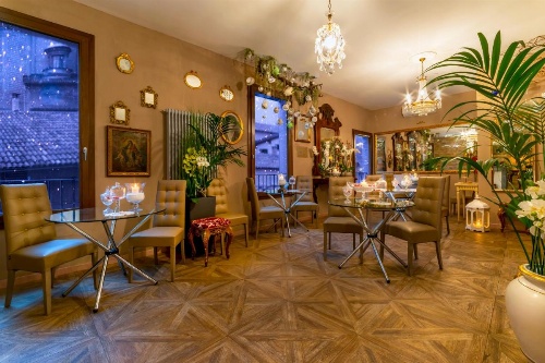051 Room & Breakfast image 5