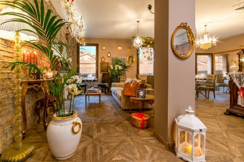 051 Room & Breakfast image 8