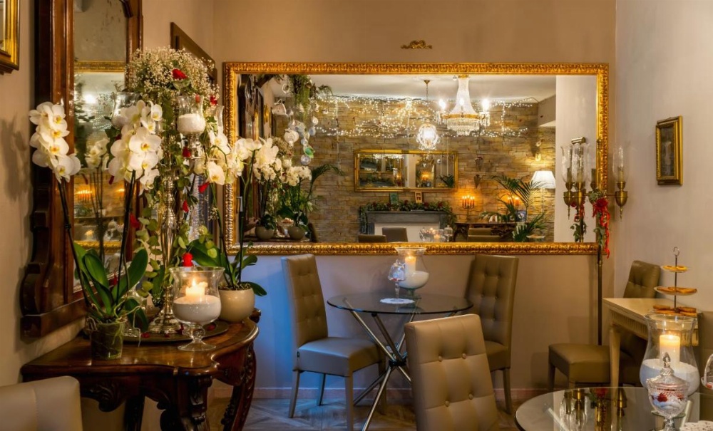 051 Room & Breakfast